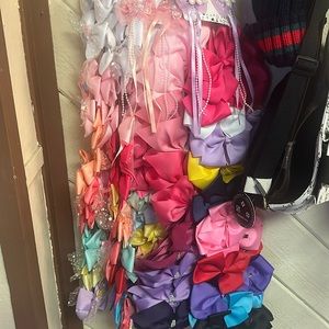 Bows   lots of colors price per bow